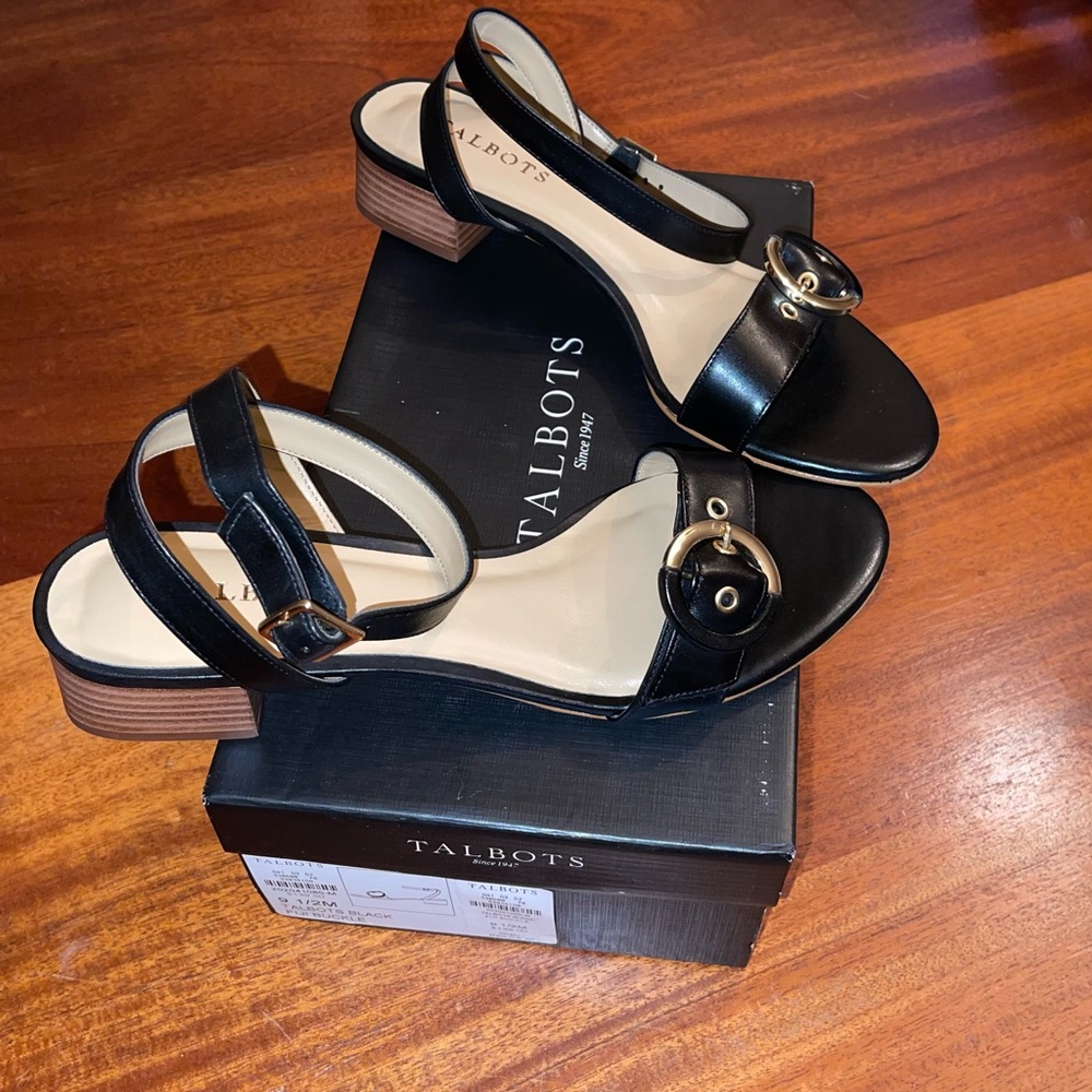 Womens 9 1/2 Talbots Black Fiji Buckle Sandals NEVER WORN!!